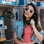 How To Wear Cat-Eye Glasses For Stylish, Retro Look?